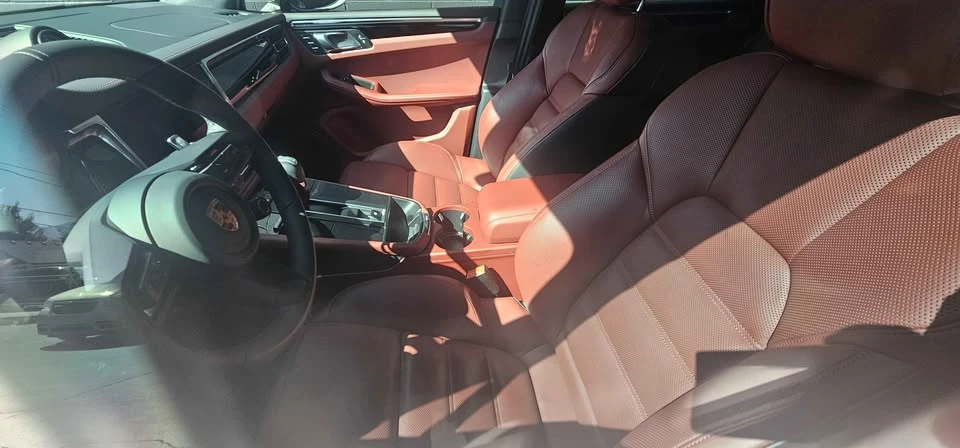 2025 Porsche Macan S - Image 4 of 4