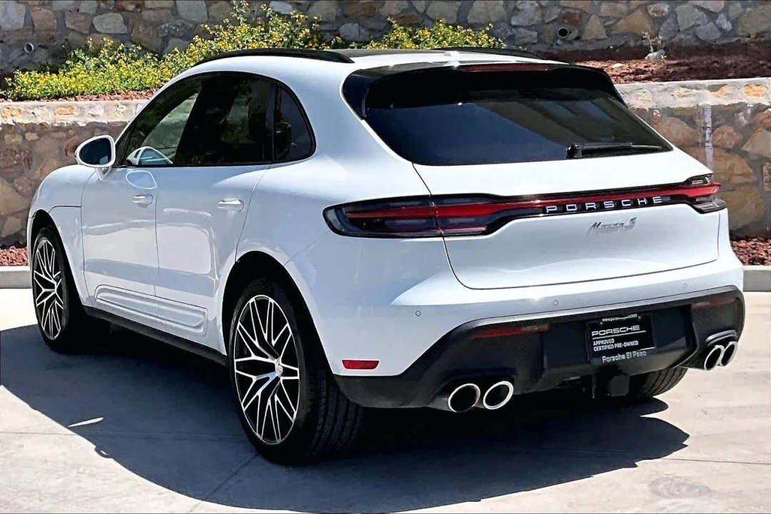 2025 Porsche Macan S - Image 3 of 4