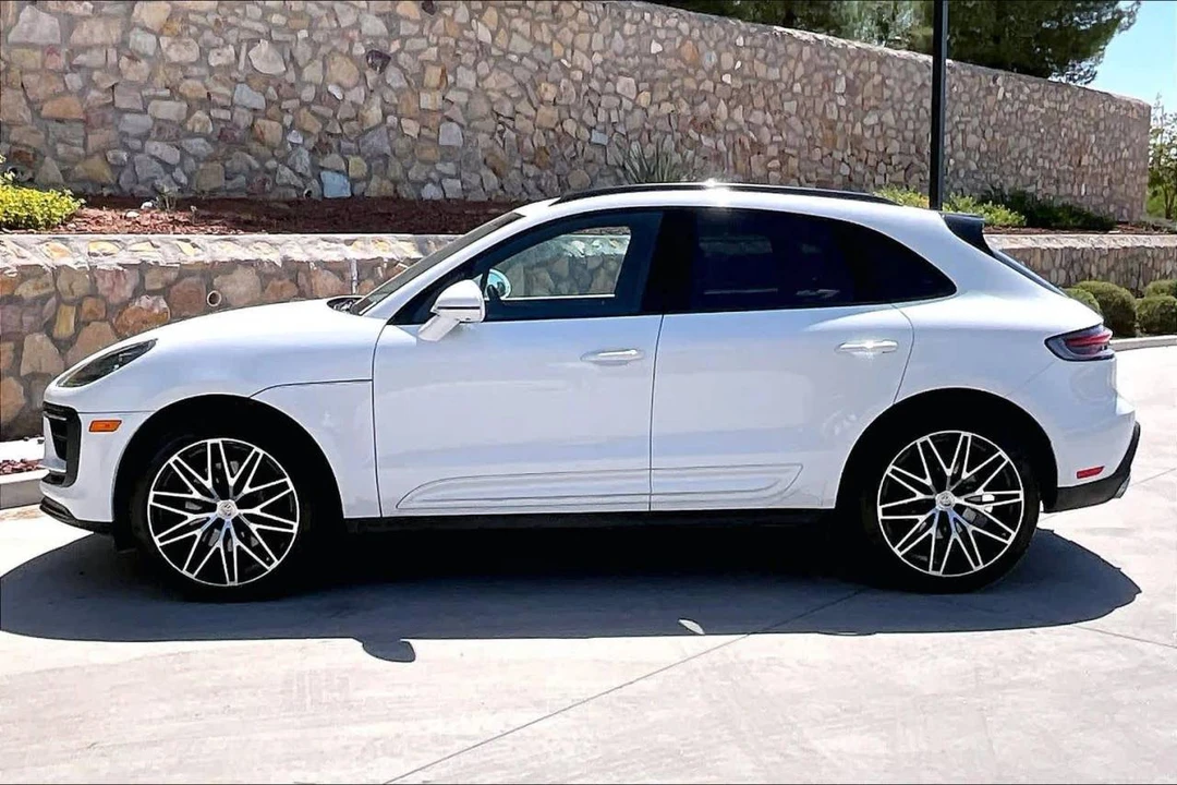 2025 Porsche Macan S - Image 2 of 4