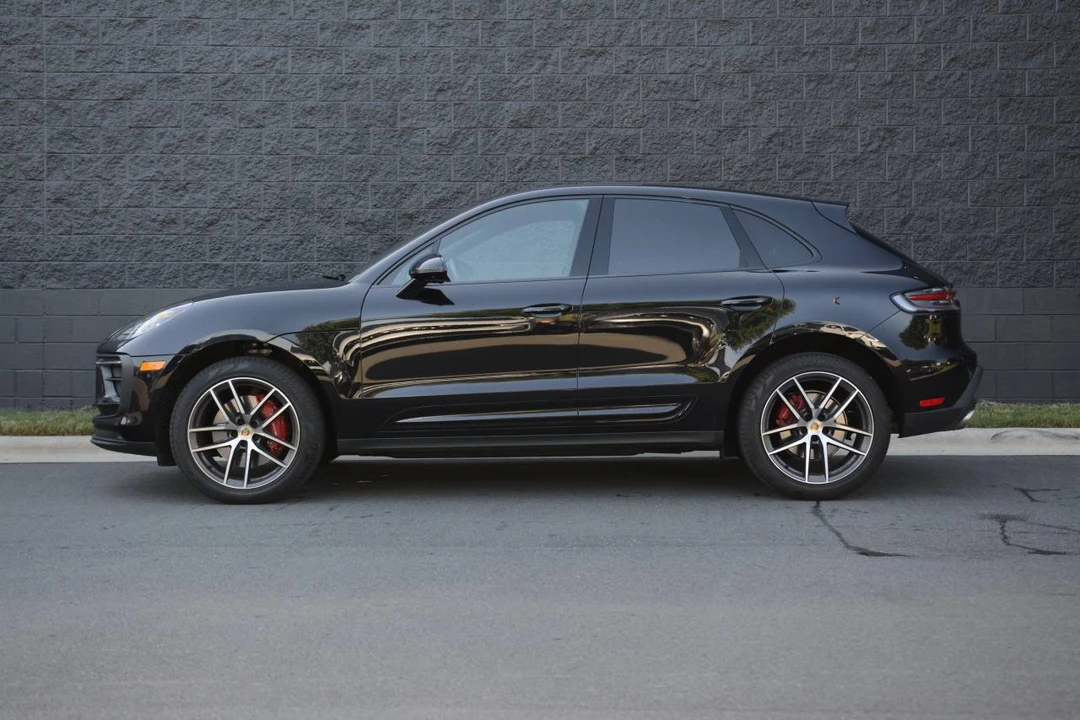 2025 Porsche Macan S - Image 2 of 4