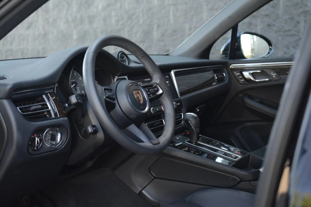 2025 Porsche Macan S - Image 4 of 4