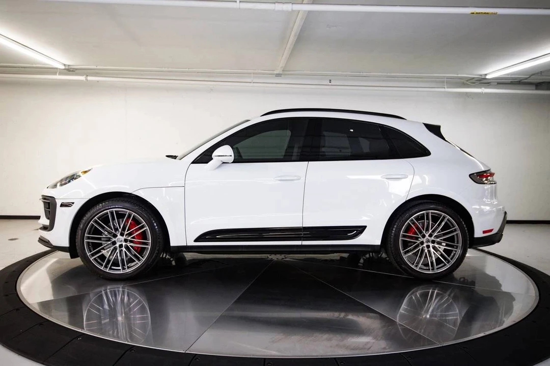 2025 Porsche Macan S - Image 3 of 5