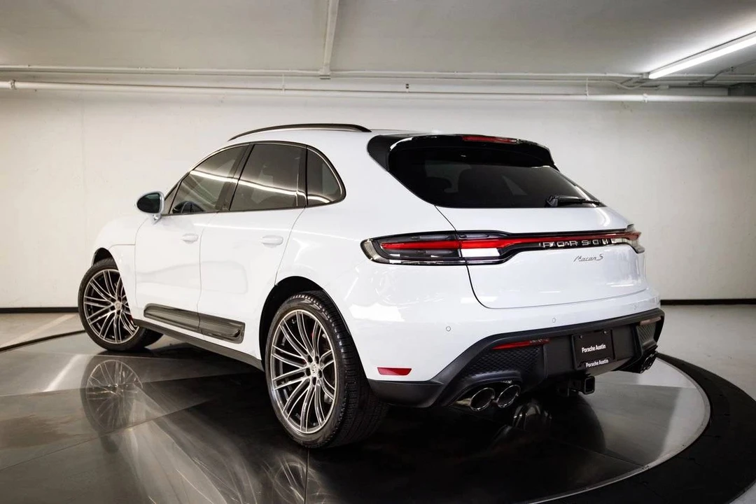 2025 Porsche Macan S - Image 2 of 5