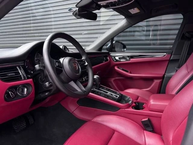 2025 Porsche Macan S - Image 4 of 5