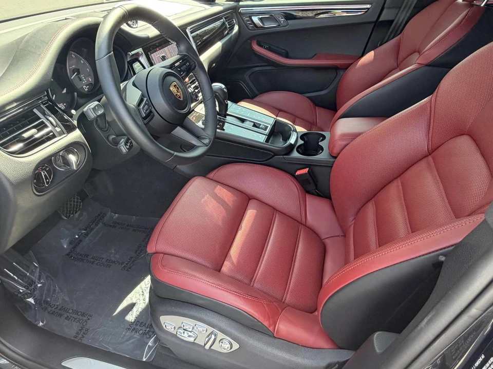 2025 Porsche Macan S - Image 4 of 5