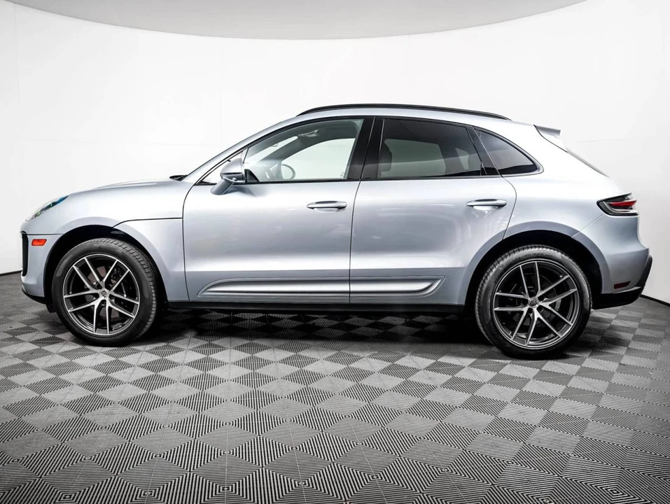 2025 Porsche Macan S - Image 2 of 5