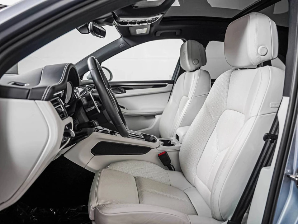 2025 Porsche Macan S - Image 5 of 5