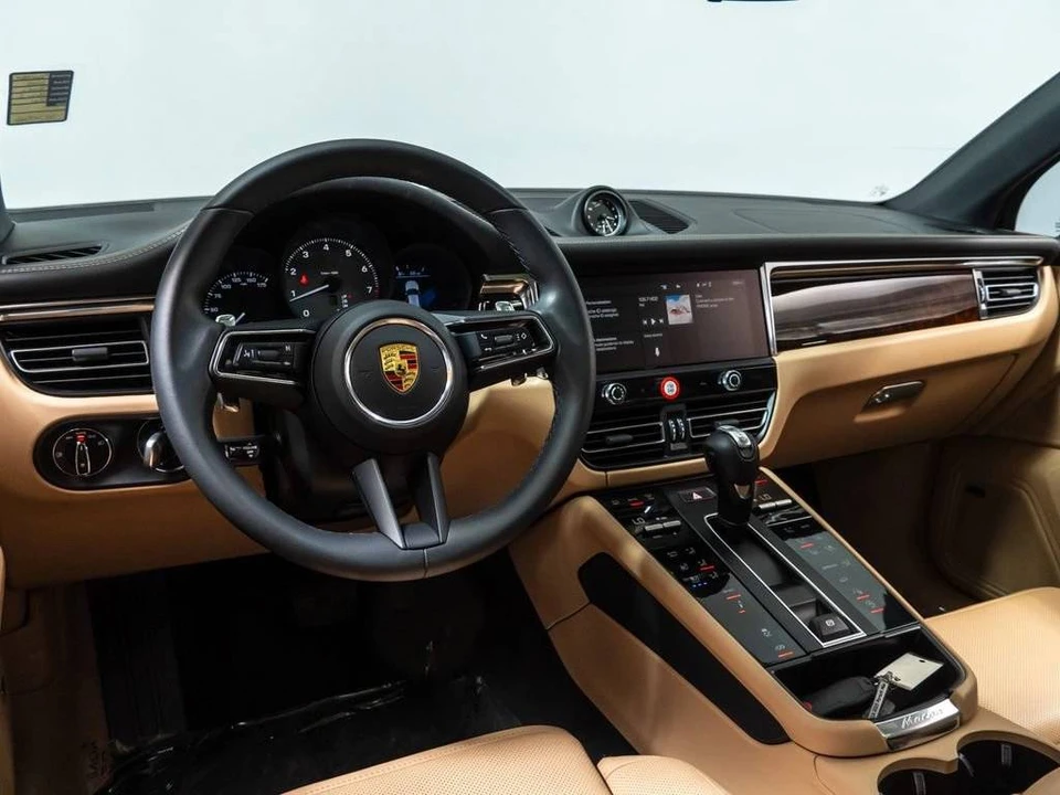 2025 Porsche Macan S - Image 4 of 5
