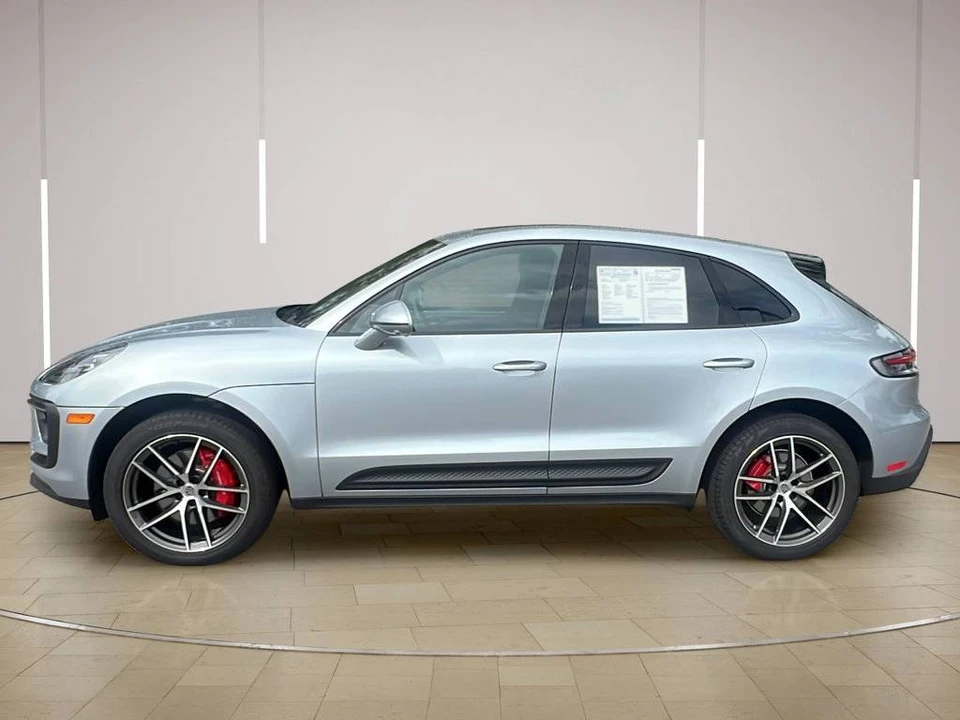 2025 Porsche Macan S - Image 2 of 5