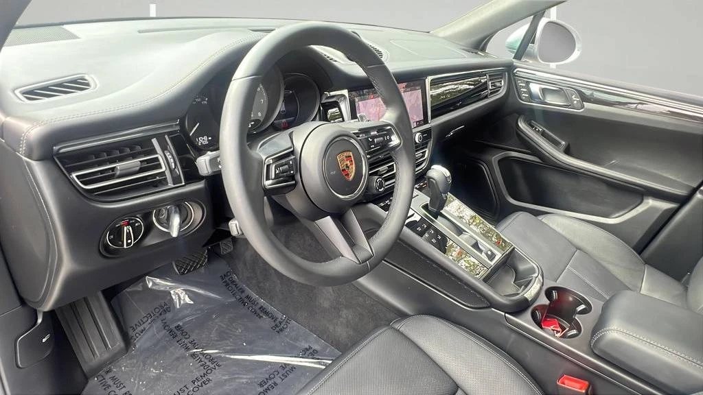 2025 Porsche Macan S - Image 4 of 5