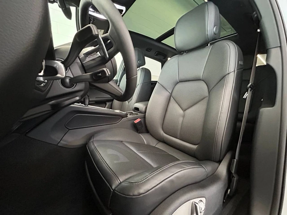 2025 Porsche Macan S - Image 5 of 5