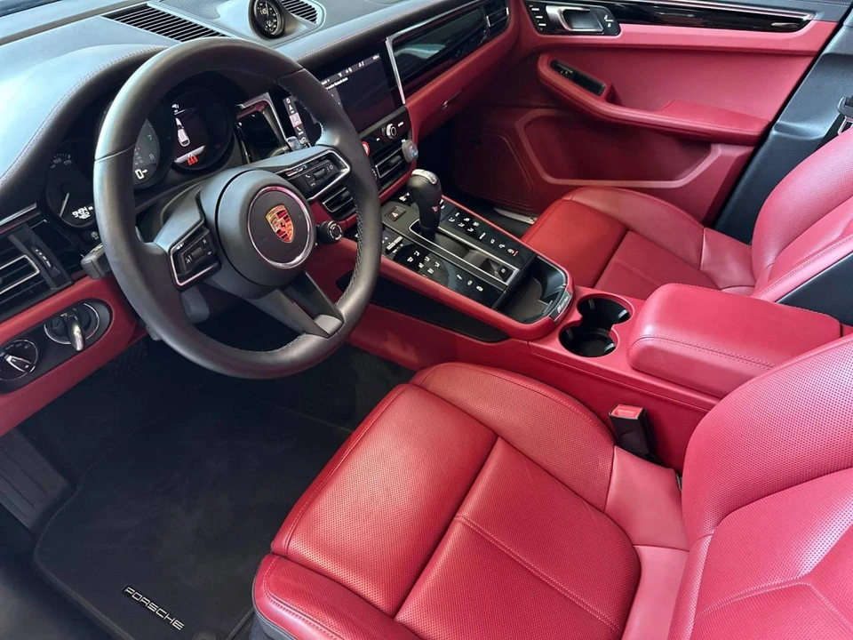 2025 Porsche Macan S - Image 4 of 5