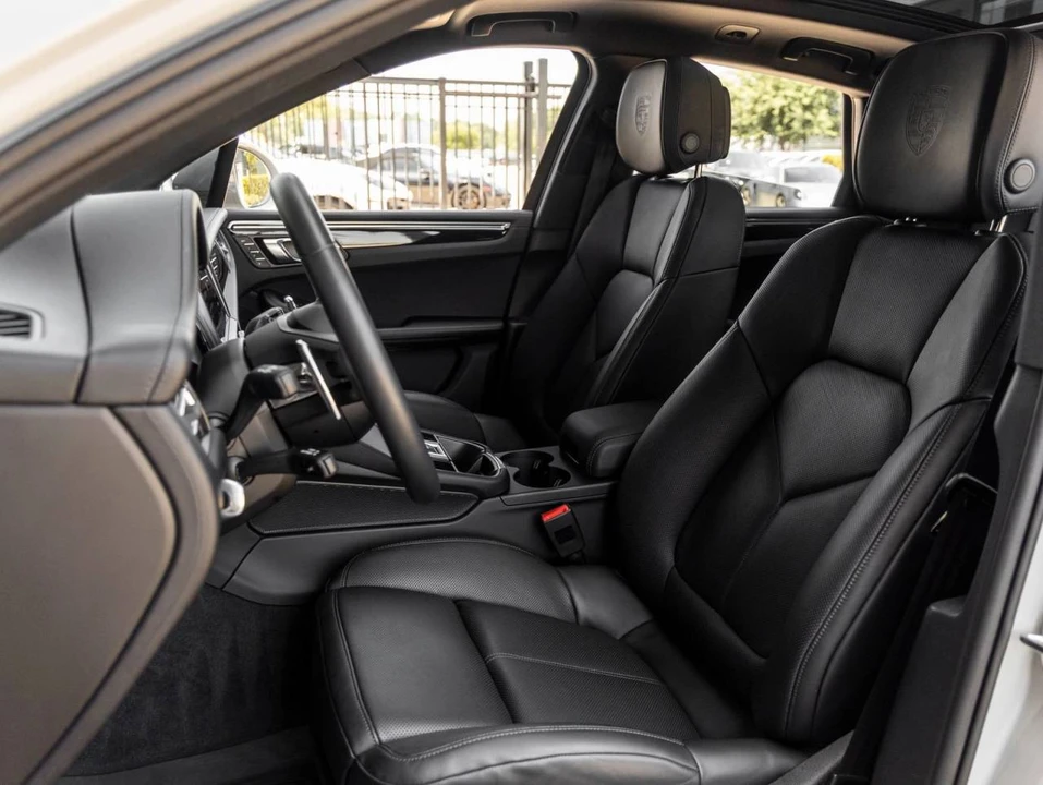 2025 Porsche Macan S - Image 5 of 5