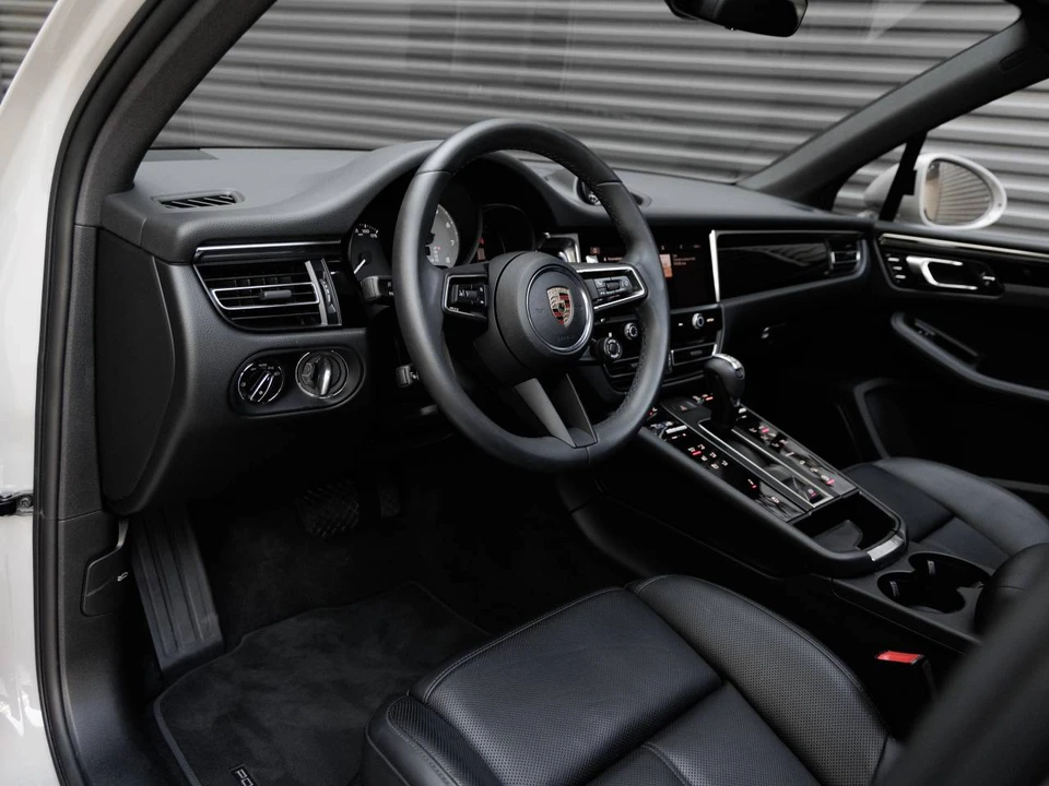 2025 Porsche Macan S - Image 4 of 4