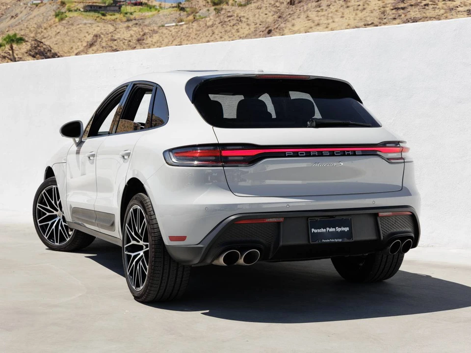 2025 Porsche Macan S - Image 3 of 4