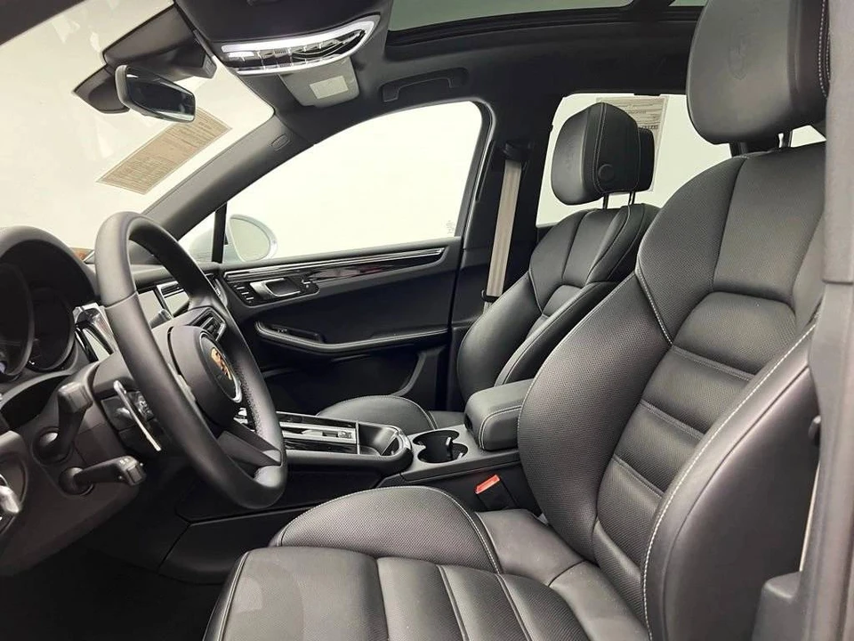 2025 Porsche Macan S - Image 5 of 5