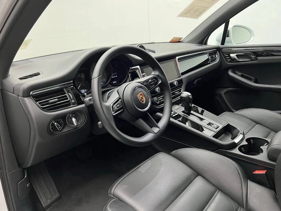 2025 Porsche Macan S - Image 4 of 5