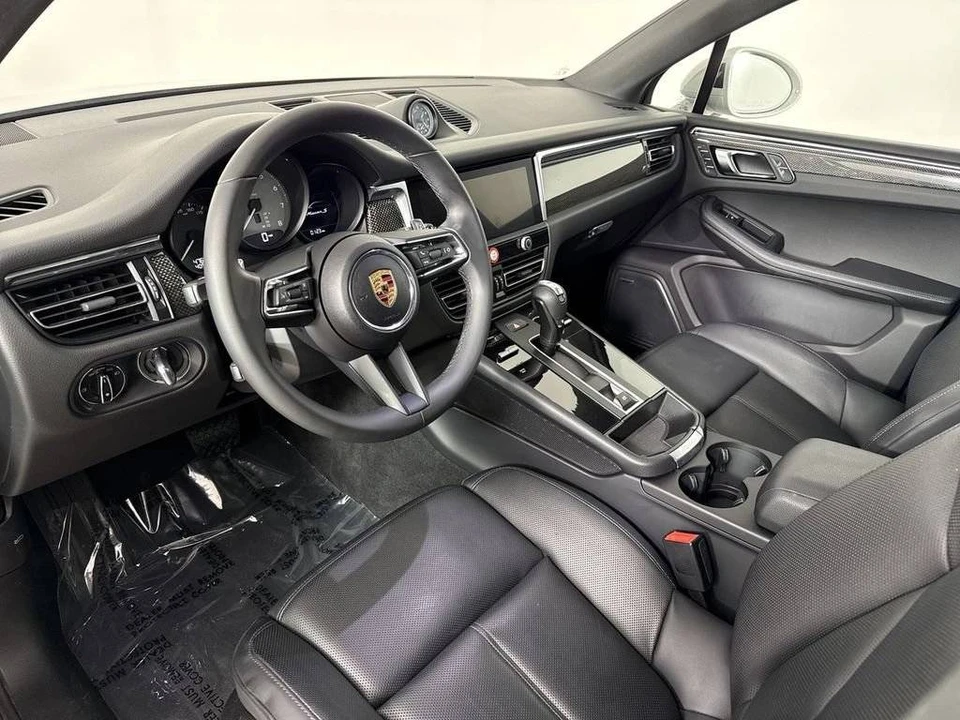2025 Porsche Macan S - Image 4 of 5