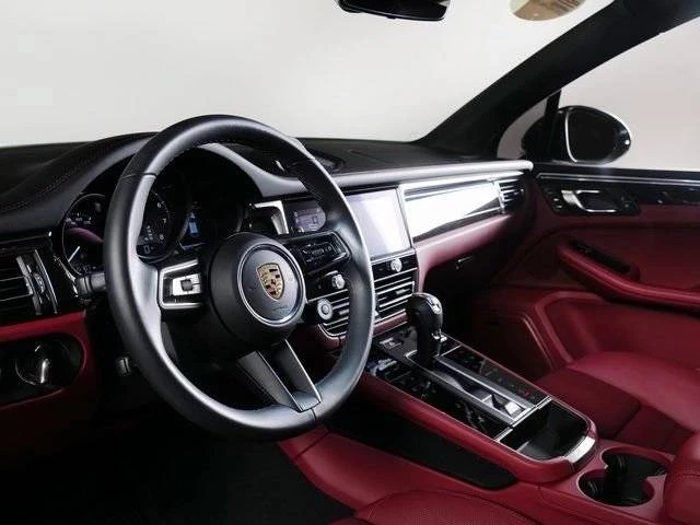 2025 Porsche Macan S - Image 4 of 5