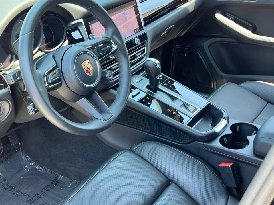 2025 Porsche Macan S - Image 4 of 5