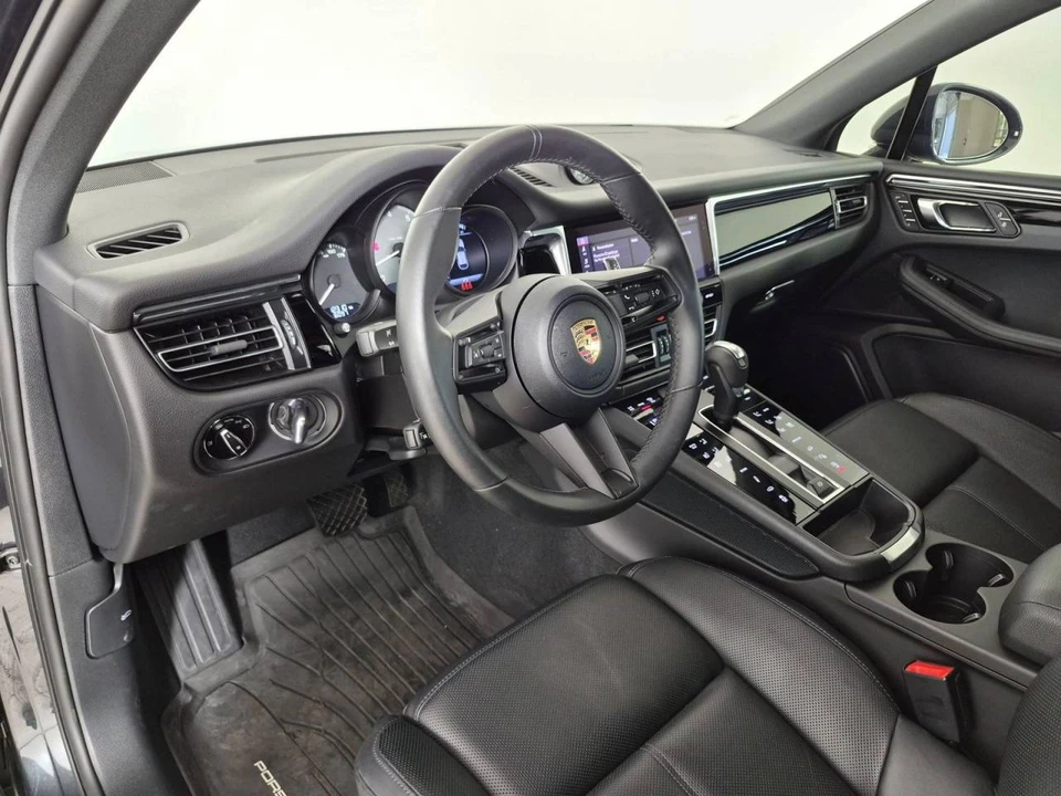 2025 Porsche Macan S - Image 4 of 4