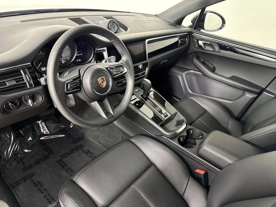 2025 Porsche Macan S - Image 4 of 5