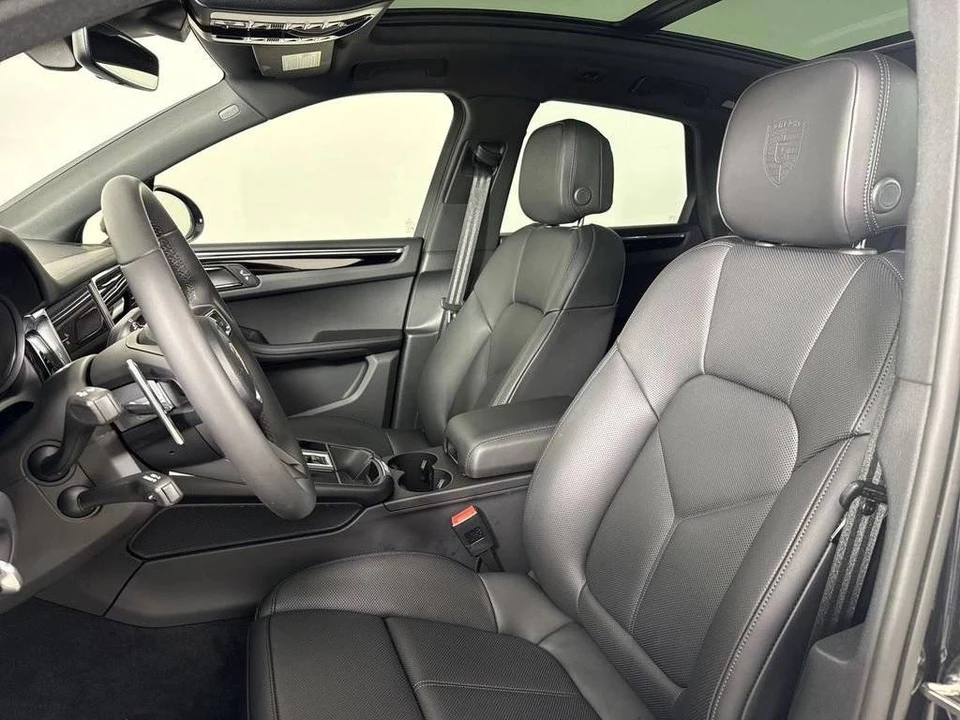 2025 Porsche Macan S - Image 5 of 5