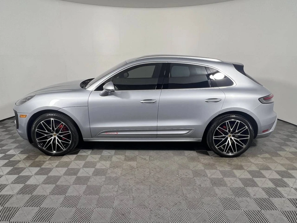 2025 Porsche Macan S - Image 2 of 5
