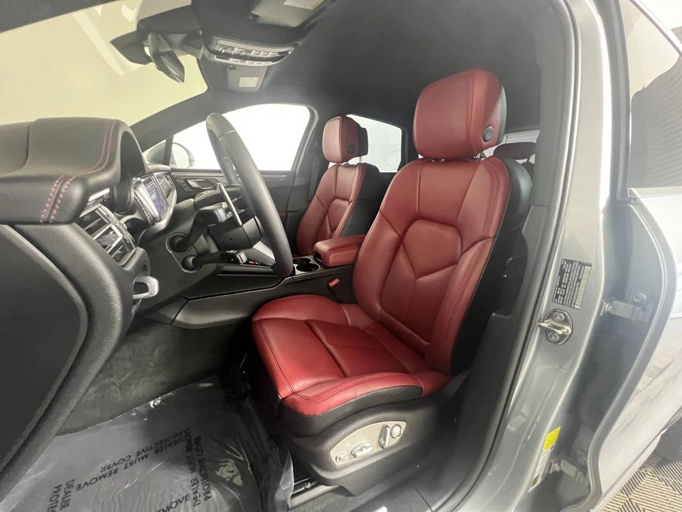 2025 Porsche Macan S - Image 5 of 5