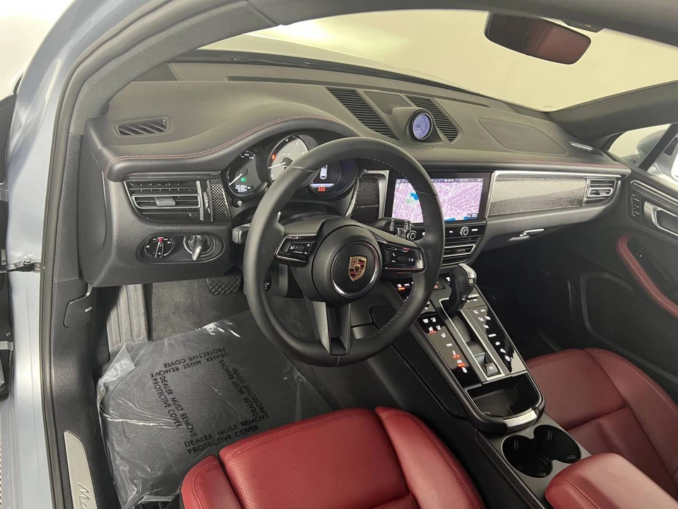 2025 Porsche Macan S - Image 4 of 5