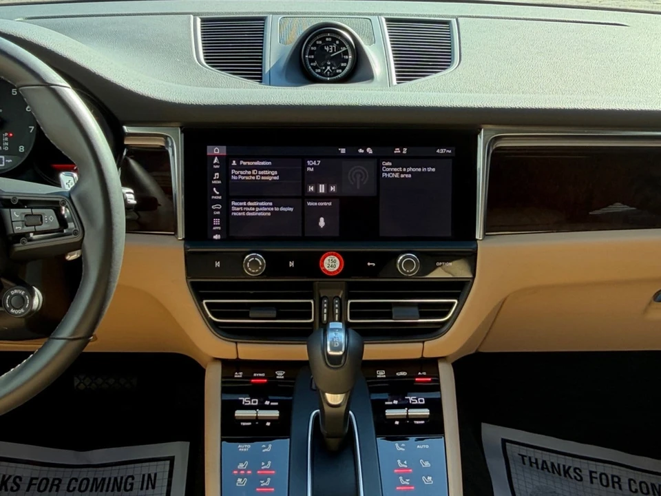 2025 Porsche Macan Electric - Image 15 of 31