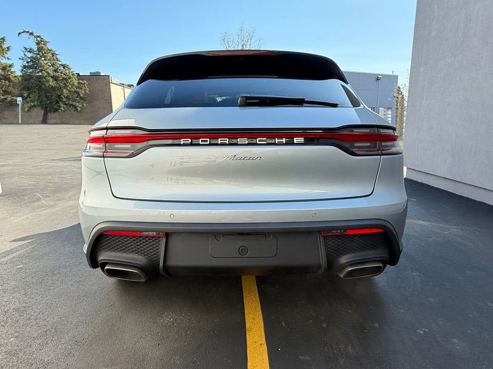 2025 Porsche Macan Electric - Image 14 of 31