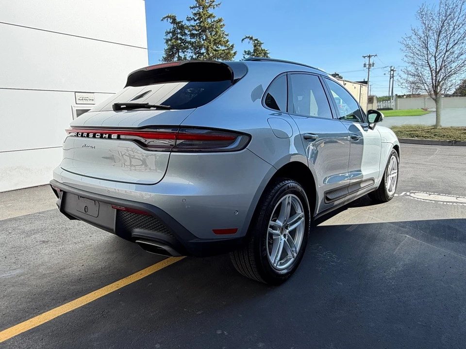 2025 Porsche Macan Electric - Image 13 of 31