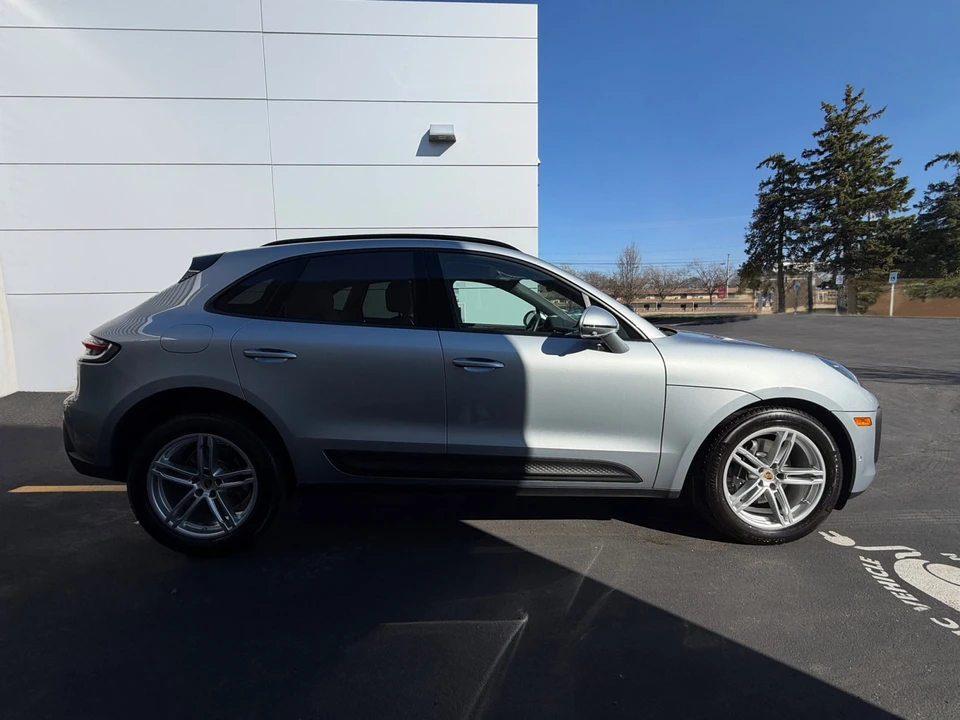 2025 Porsche Macan Electric - Image 12 of 31