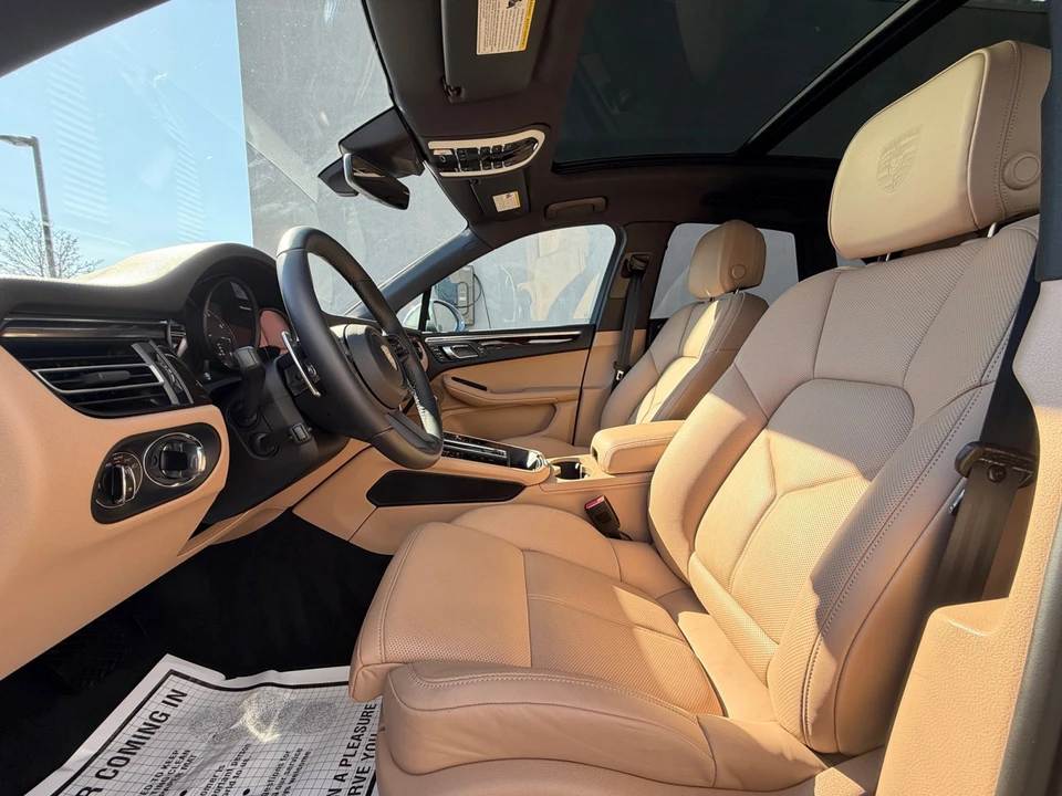 2025 Porsche Macan Electric - Image 5 of 31