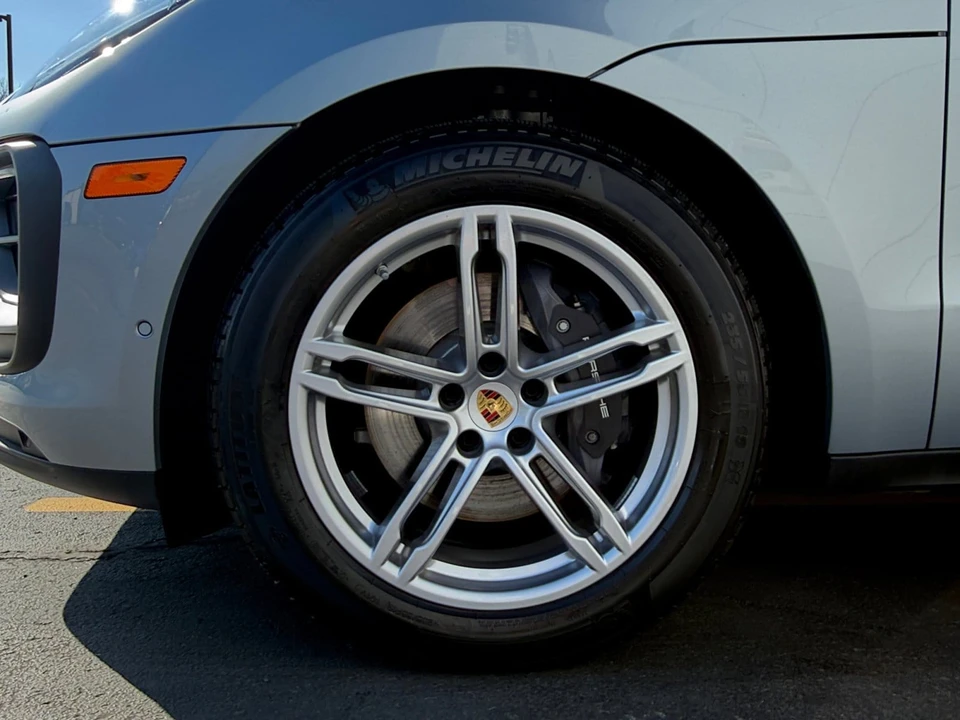2025 Porsche Macan Electric - Image 11 of 31