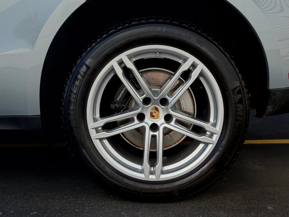 2025 Porsche Macan Electric - Image 10 of 31