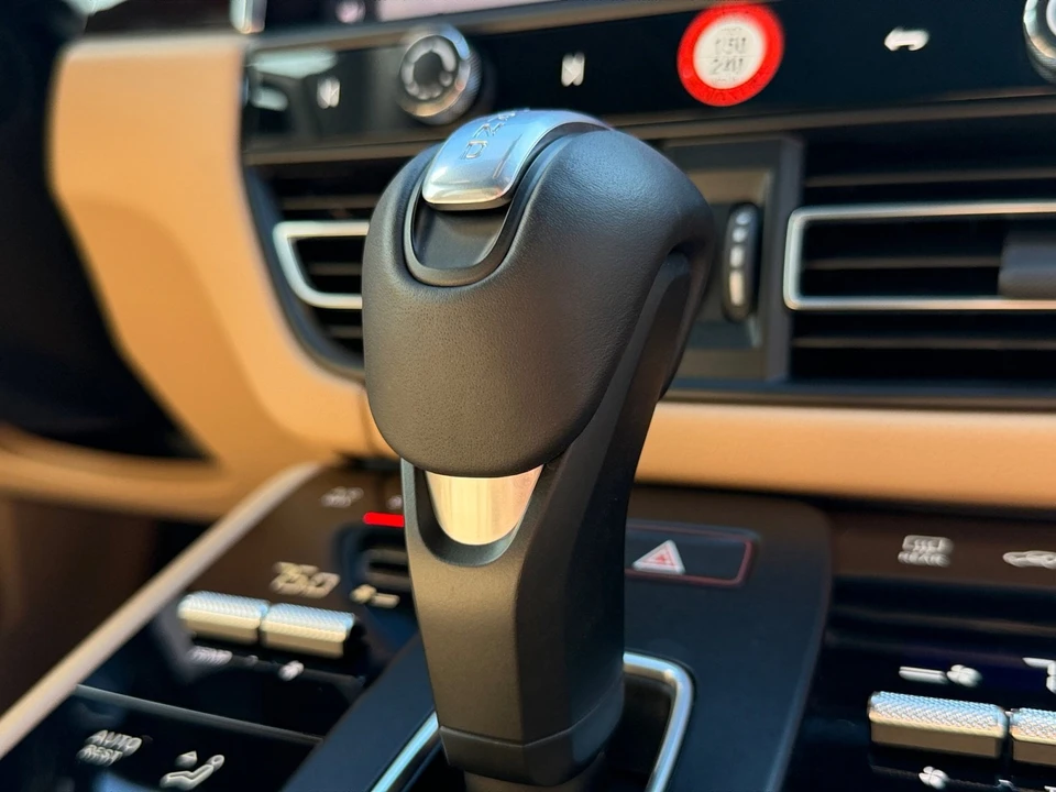 2025 Porsche Macan Electric - Image 27 of 31