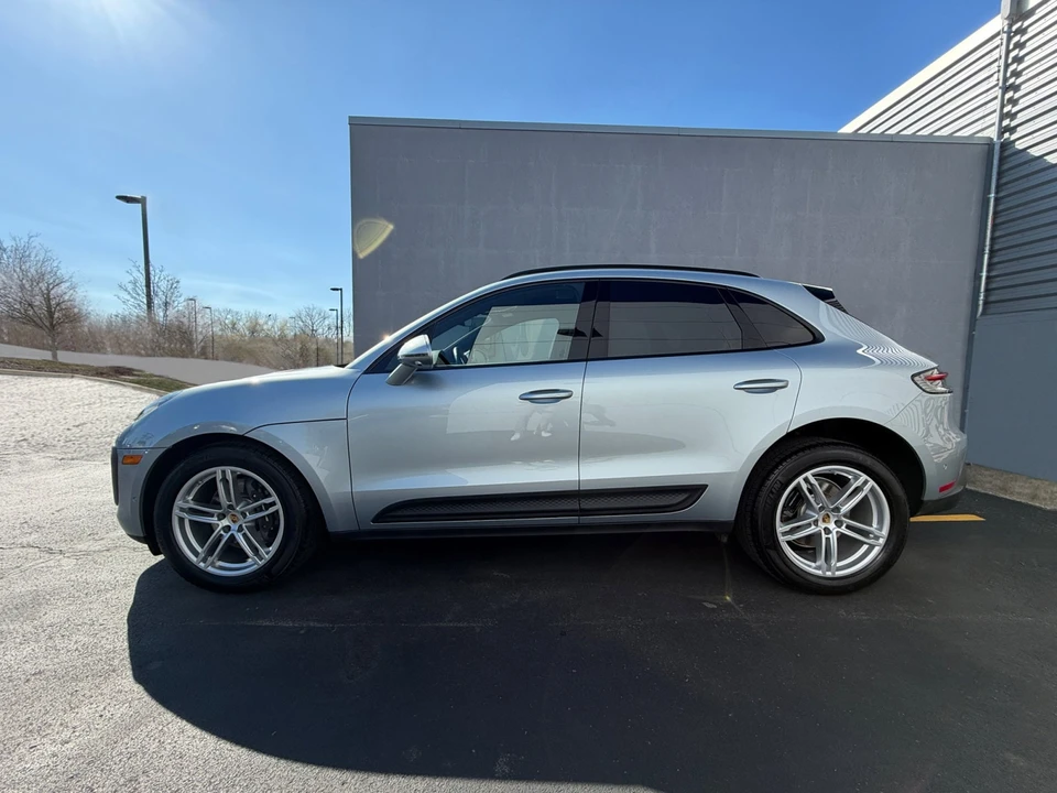 2025 Porsche Macan Electric - Image 2 of 31
