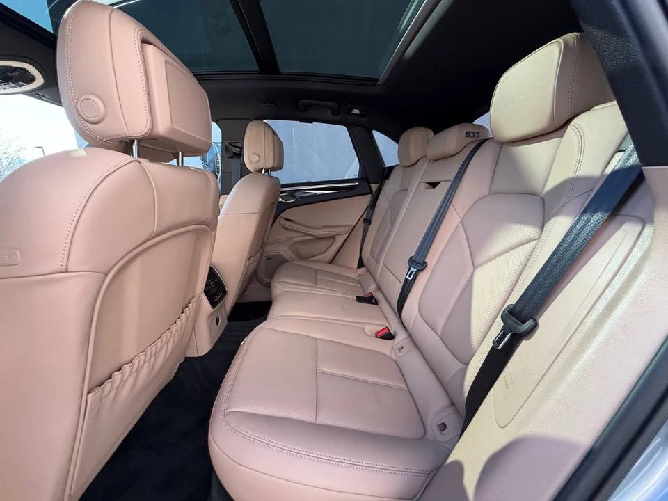 2025 Porsche Macan Electric - Image 21 of 31