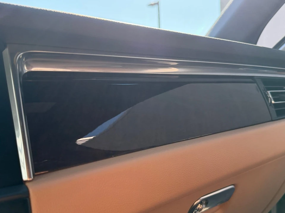 2025 Porsche Macan Electric - Image 30 of 31