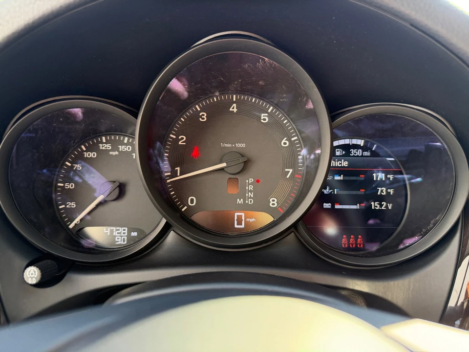2025 Porsche Macan Electric - Image 18 of 31
