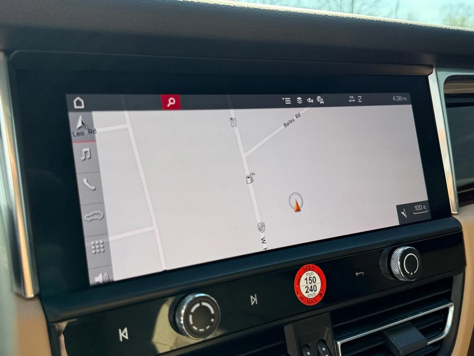 2025 Porsche Macan Electric - Image 19 of 31