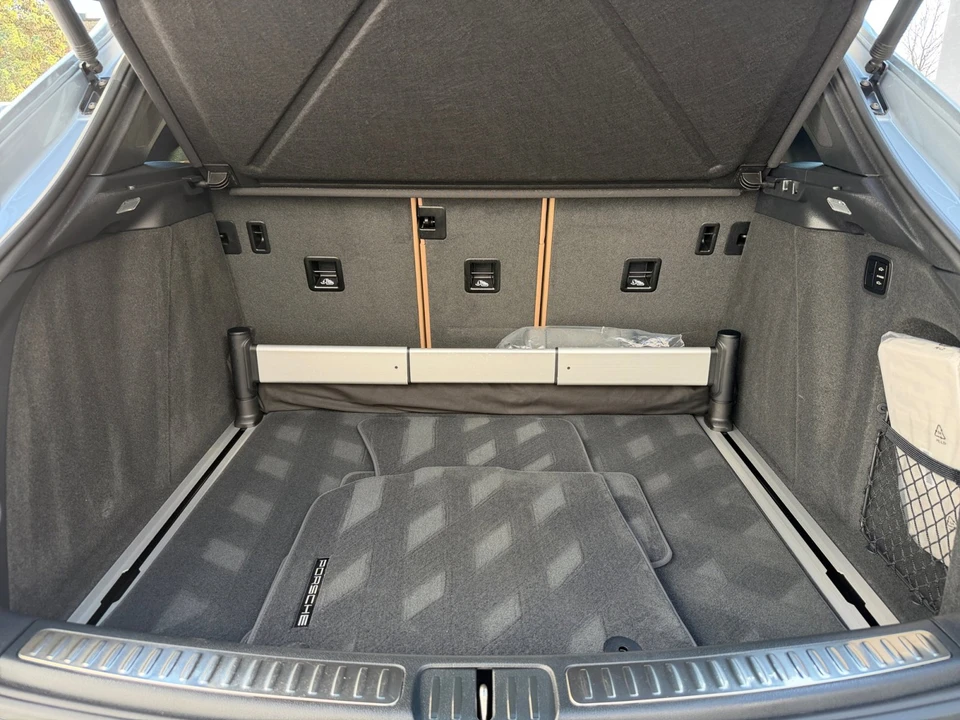 2025 Porsche Macan Electric - Image 31 of 31