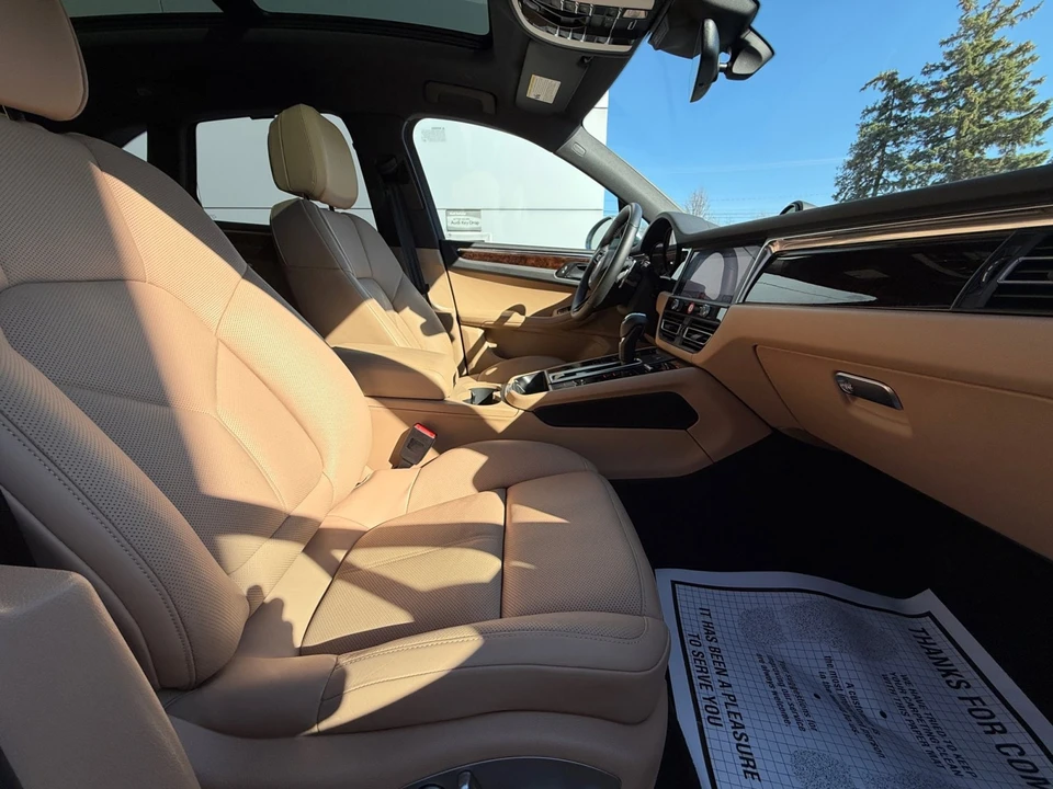 2025 Porsche Macan Electric - Image 23 of 31