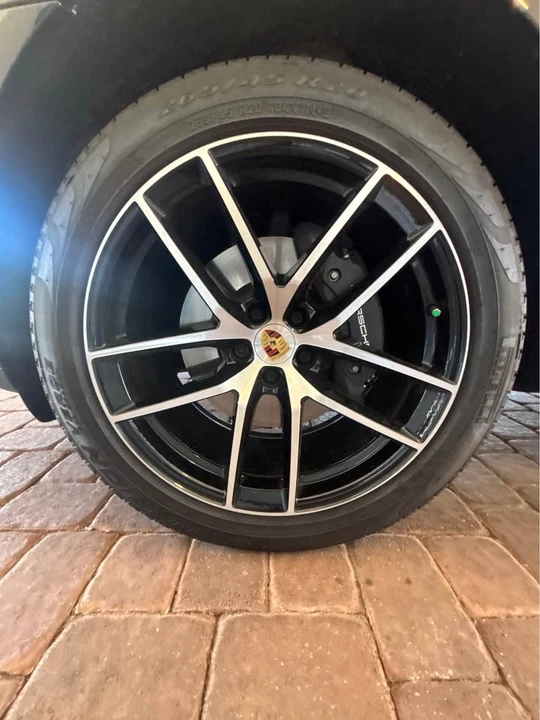 2025 Porsche Macan - Image 5 of 10