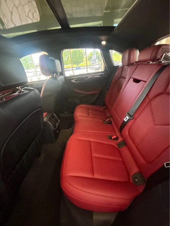 2025 Porsche Macan - Image 8 of 10