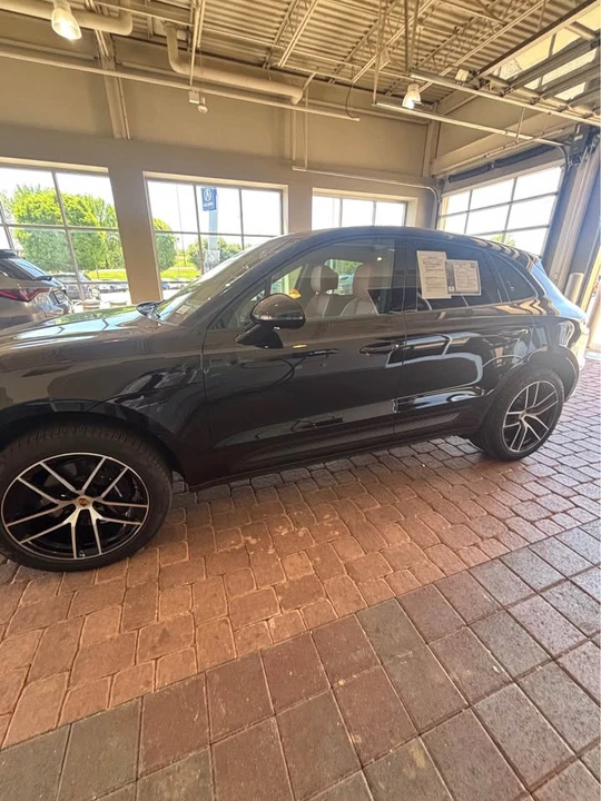 2025 Porsche Macan - Image 2 of 10