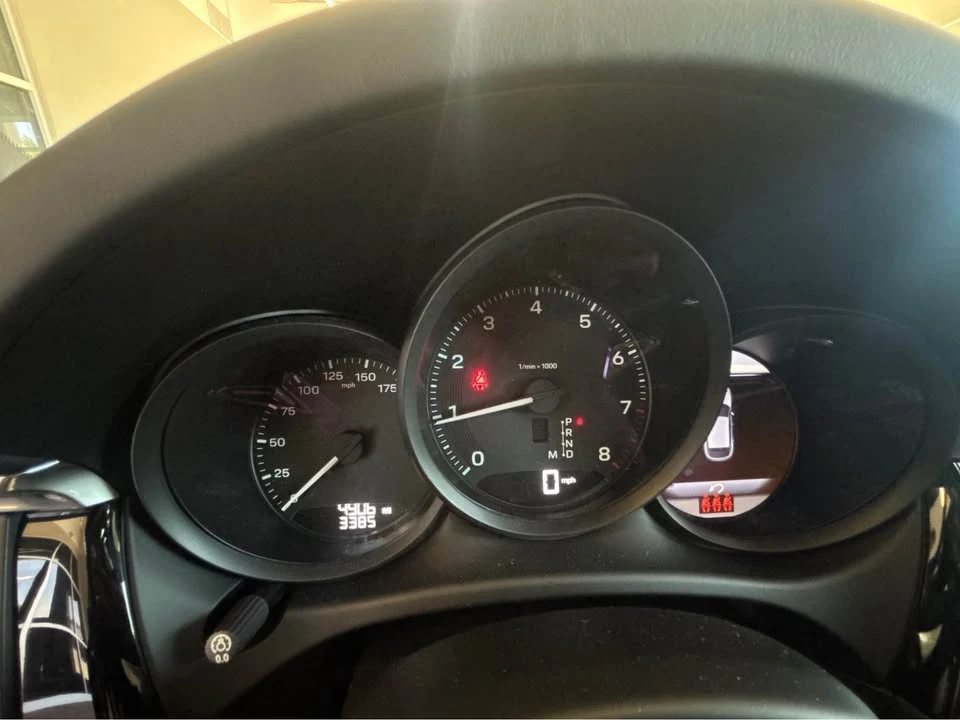 2025 Porsche Macan - Image 6 of 10
