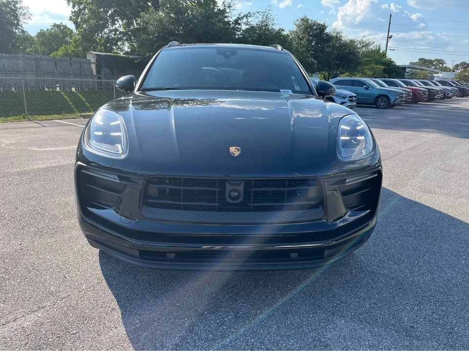2025 Porsche Macan - Image 3 of 10